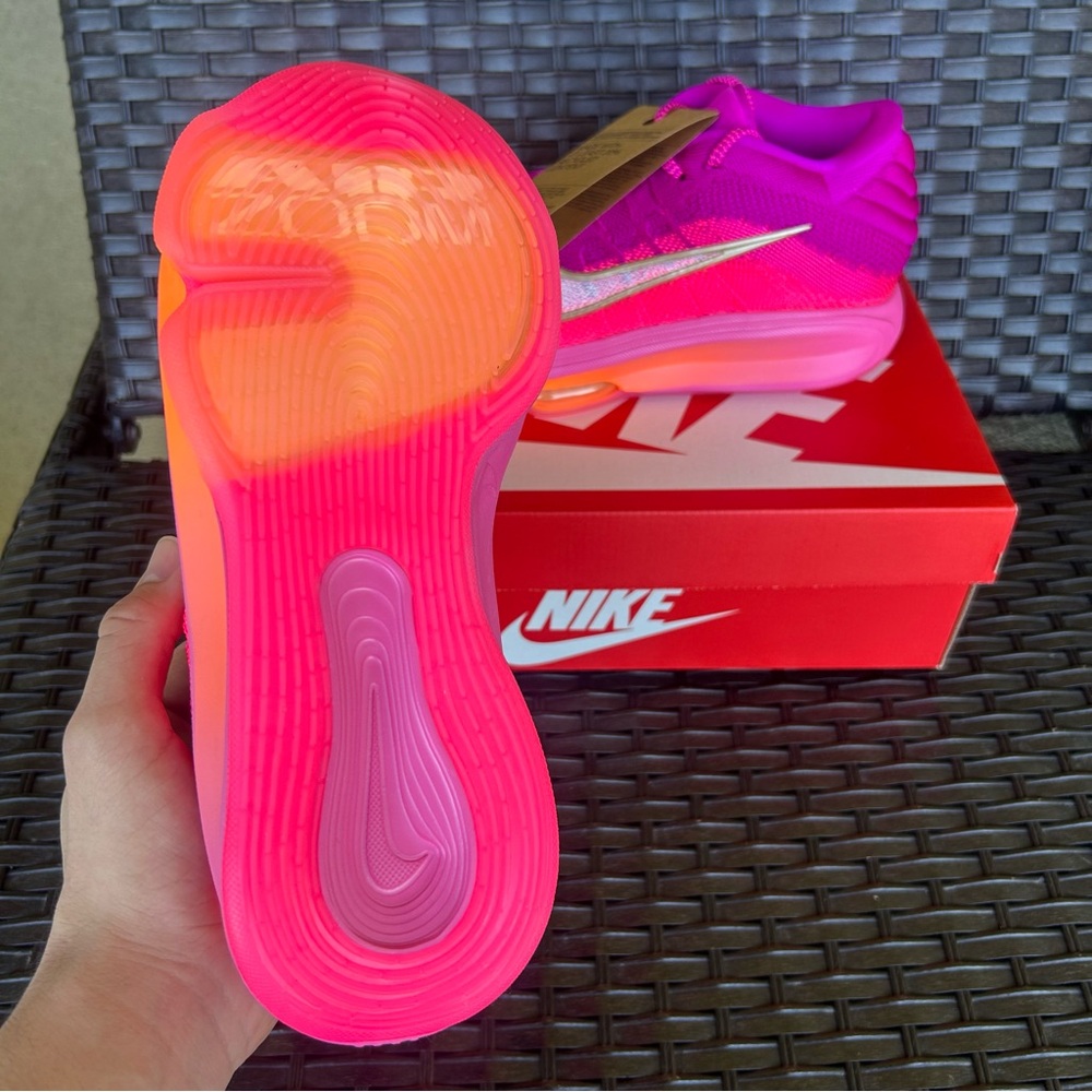 NIKE AIR ZOOM GT HUSTLE 3 HYPER PINK - WOMENS 10 / MENS 8.5 - Picture 5 of 5